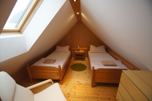 5 chambres, fer et planche à repasser, lit de bébé portatif, Wi-Fi