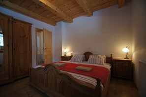 5 bedrooms, iron/ironing board, travel crib, WiFi - Chalet Pr'Dobravc, huge garden, Triglav national park & Bohinj Lake (Bohinj)