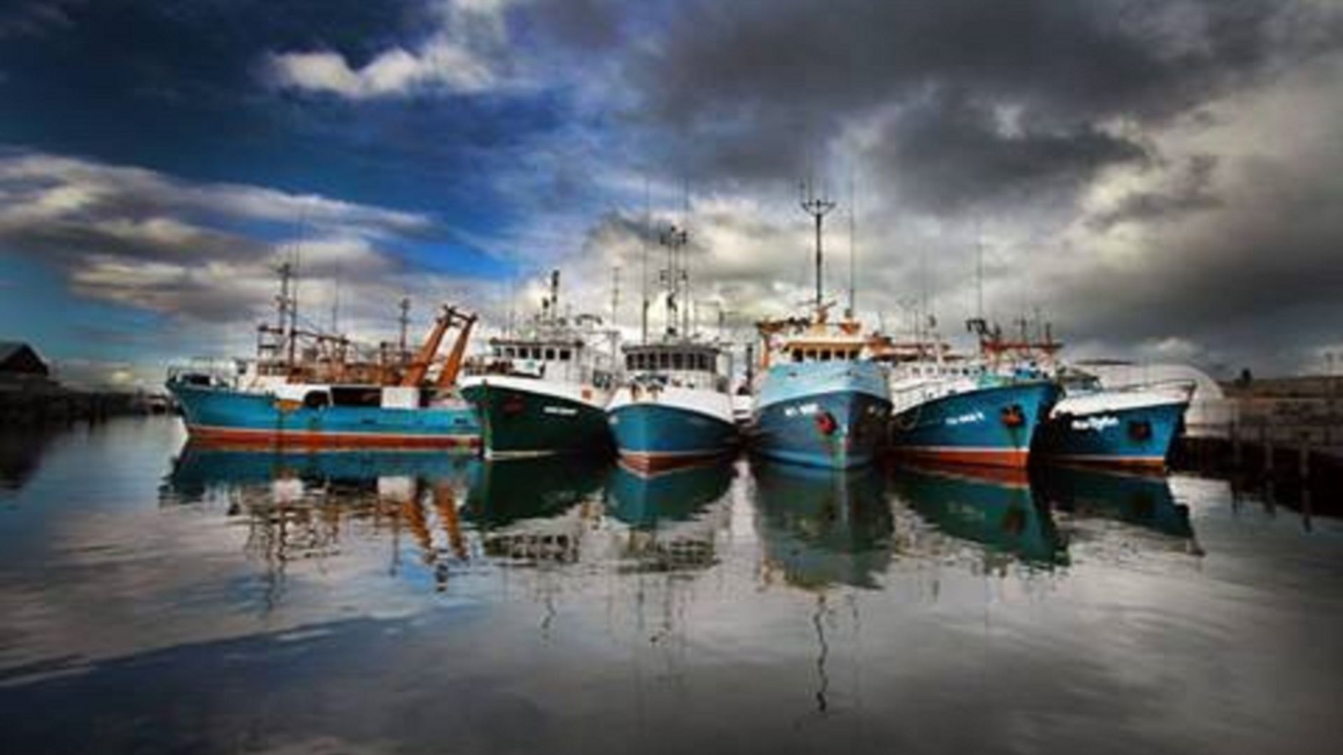 3 bedroom family friendly spacious home with parking and WIFI — image 24