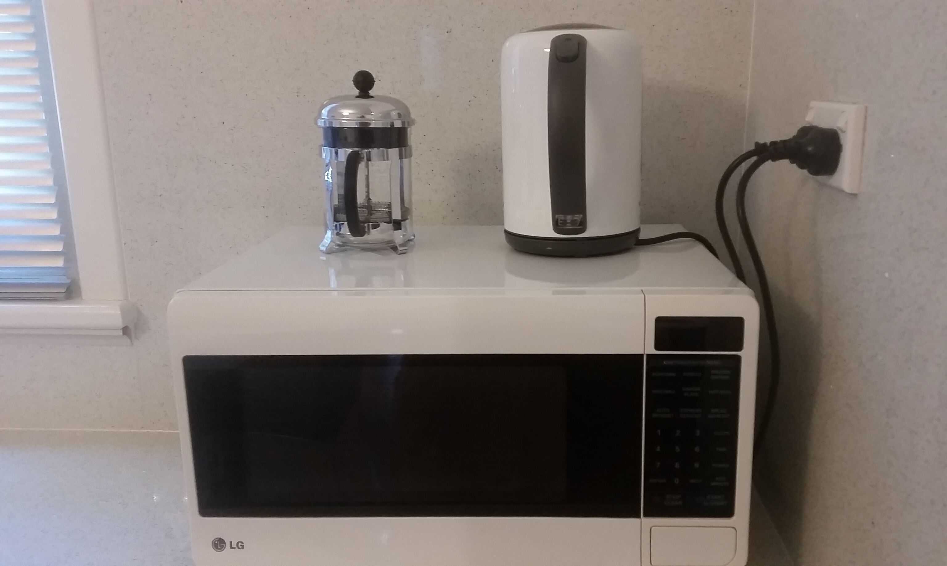 3 bedroom family friendly spacious home with parking and WIFI — image 16