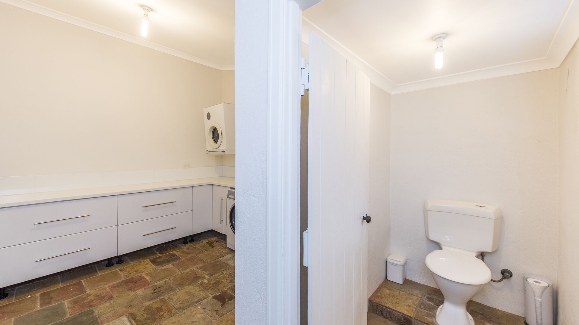 3 bedroom family friendly spacious home with parking and WIFI — image 17