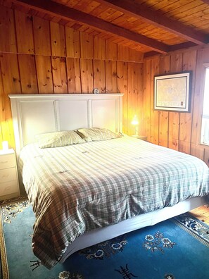 4 bedrooms, iron/ironing board, free WiFi, bed sheets