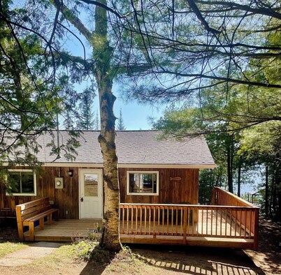 Wolfe Lake Cottage sleeps eight - Nipissing, Ontario, Canada