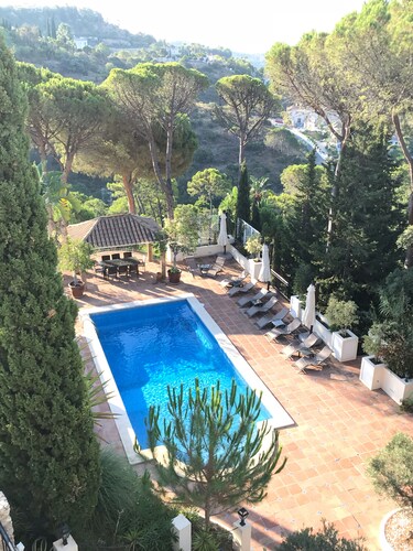    8 Bedroom villa, Includes heated  pool, great for family’s holidays ,VIP