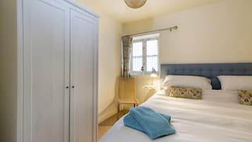 2 bedrooms, iron/ironing board, travel crib, free WiFi