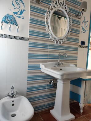 Shower, hair dryer, towels, soap - LAST MINUTE 20 AGOSTO-27 AUGUST VACATION HOME SEA VIEW (vieste)