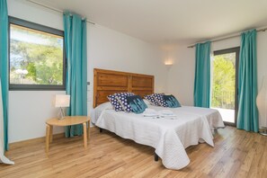 5 bedrooms, iron/ironing board, free WiFi, bed sheets - VILLA PINS - Villa with private pool in Portocolom. Free WiFi (Portocolom)