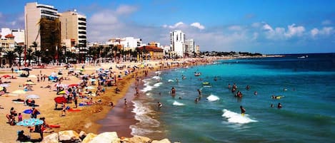 Una spiaggia nelle vicinanze