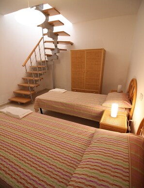 2 bedrooms, iron/ironing board, internet, bed sheets