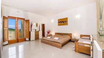 3 makuuhuonetta, silitysrauta/-lauta, ilmainen Wi-Fi, vuodevaatteet