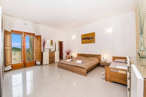 3 chambres, fer et planche à repasser, Wi-Fi gratuit, draps fournis