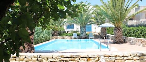 حمّام سباحة خارجي