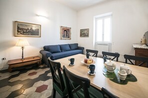 TV - Nice Apartment Navona Square (Rome)