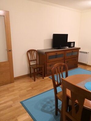Dining - PALACIO DE CONGRESOS OVIEDO APARTMENT (Oviedo)