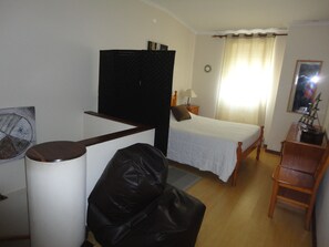 2 habitaciones, tabla de planchar con plancha y wifi gratis 