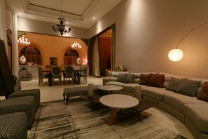 Gratis frukost med lokala rätter varje dag 