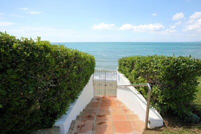 Casa de lujo, frente al mar, impresionante vista al mar, gran piscina, para 5 personas!