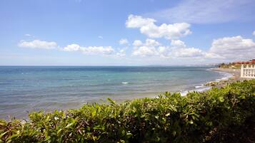 ビーチ、サンラウンジャー