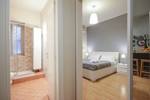 1 bedroom, iron/ironing board, internet, bed sheets - Le Piazze Di Roma Sweet Apartment (Roma)