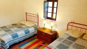 1 chambre, fer et planche à repasser, Wi-Fi, literie fournie