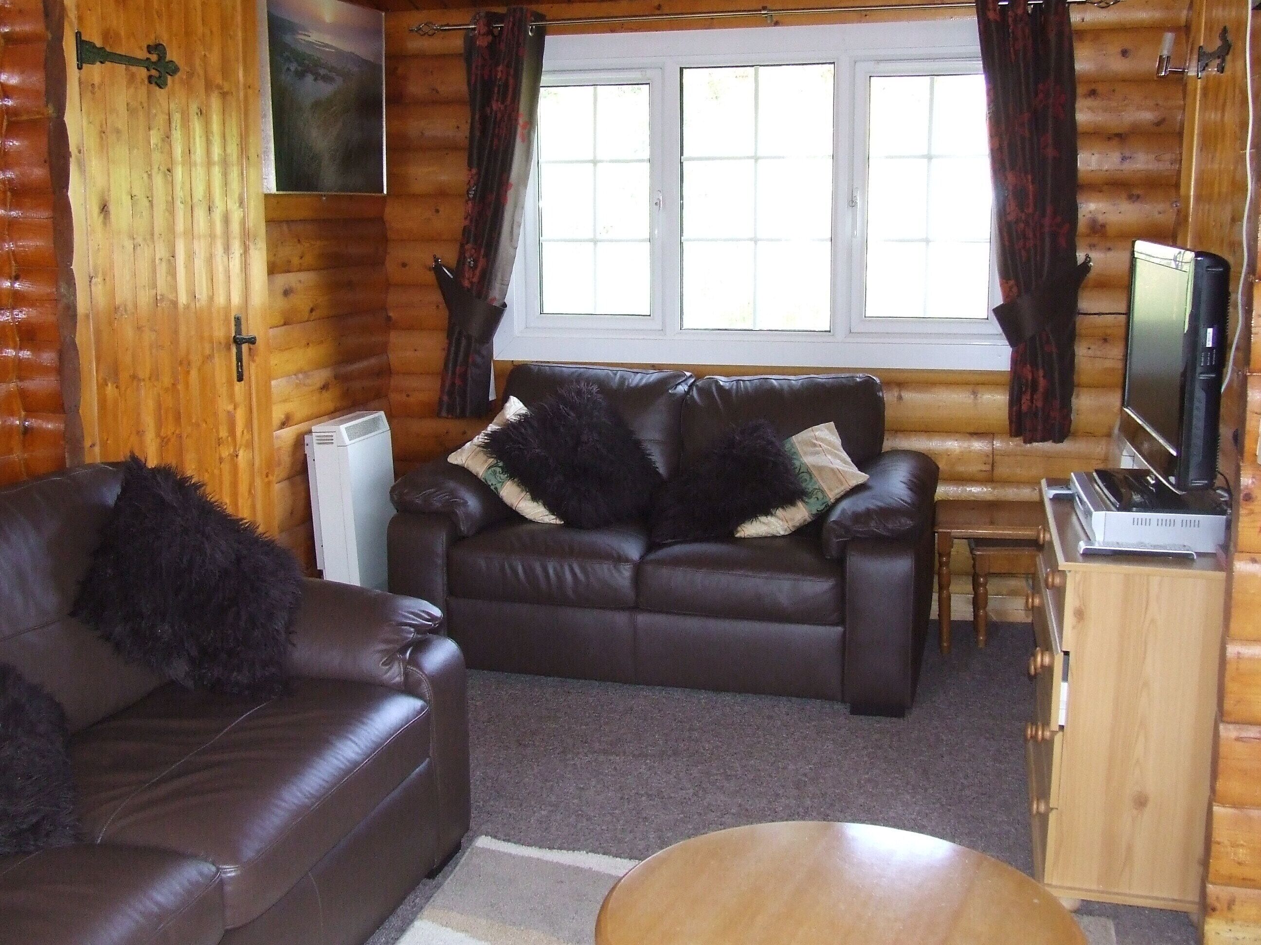 Smart TV, DVD player, livros, videoteca