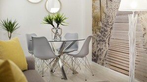 Dining - INMálaga Apartments Palacio (Málaga)