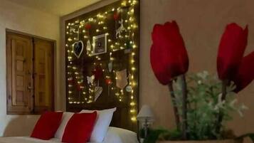 2 slaapkamers, een strijkplank/strijkijzer, reisbedje, gratis wifi