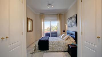 2 dormitorios, tabla de planchar con plancha, wifi y ropa de cama