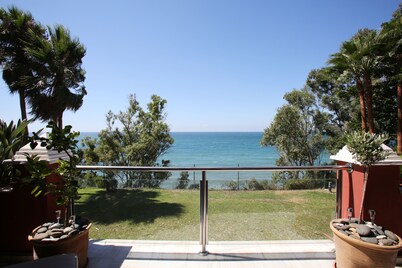 Luxury front line 2 bedroom apartment with magnificent seaviews