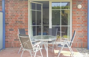 Outdoor dining - 1 bedroom gorgeous apartment in Prerow (Prerow)