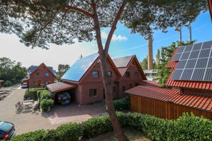 Unclassified image, 5 of 19, button