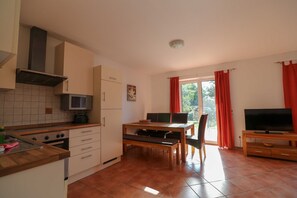 Kühlschrank, Mikrowelle, Ofen, Geschirrspüler