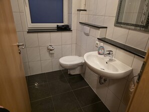 Shower, hair dryer - Suite Guido with terrace 23 u (FR) - Usedom Suites 23***, beach 100 m (Karlshagen)