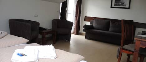 1 bedroom, in-room safe, desk, WiFi