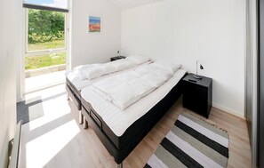 3 bedrooms, travel cot, free WiFi