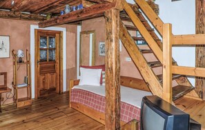 1 bedroom, bed sheets