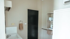 Unclassified image, 5 of 39, button - The Argent Motel (Broken Hill)