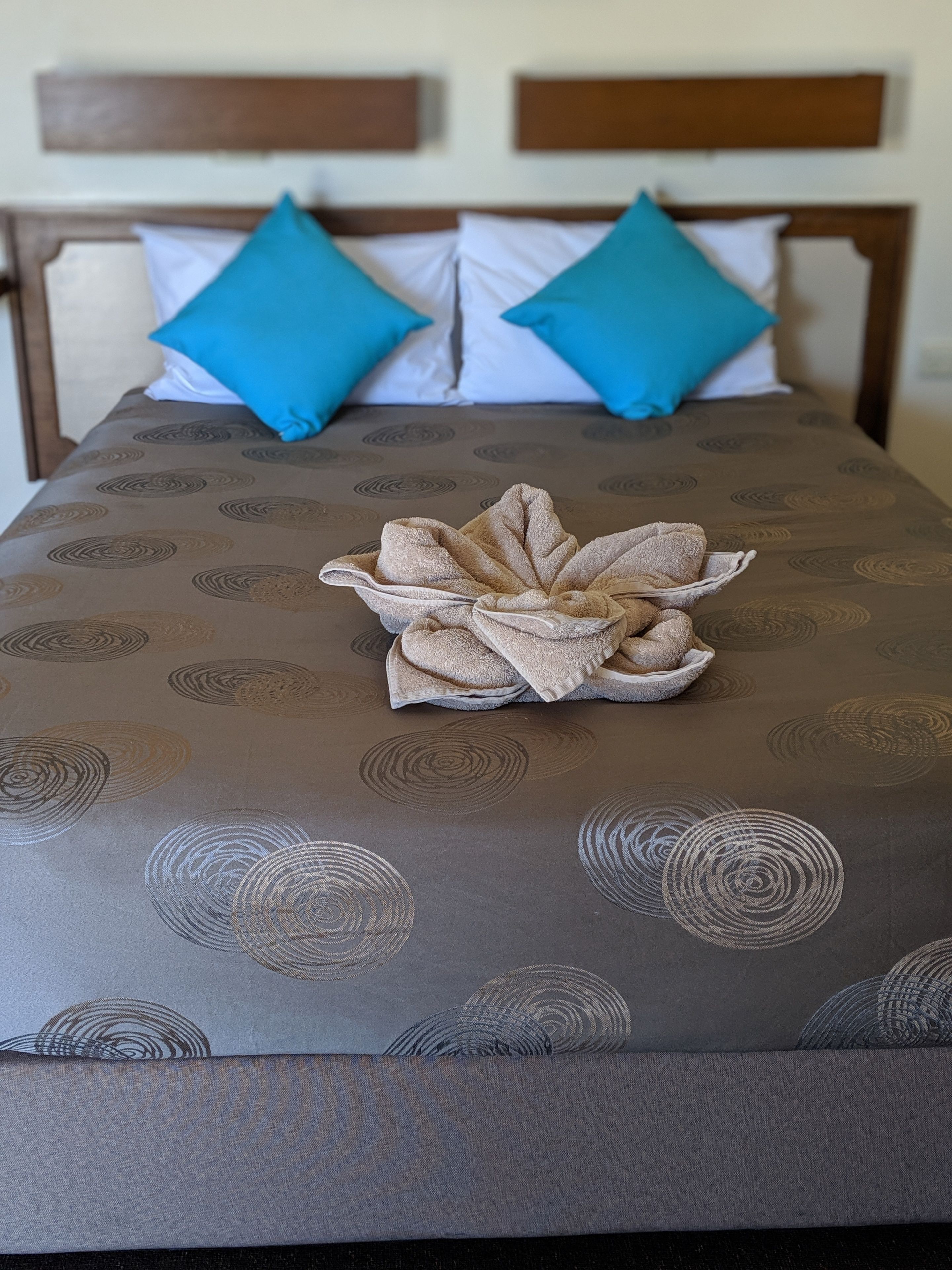 Habitación, 1 cama de matrimonio | 1 dormitorio, escritorio, tabla de planchar con plancha y wifi gratis
