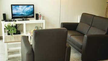 Een televisie en een dvd-speler