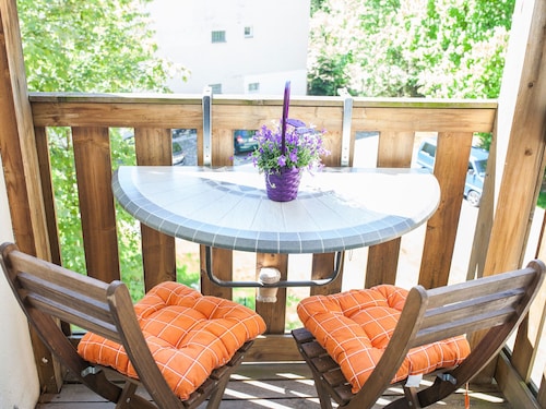 2 room apartment, kitchen, bathroom, balcony, cable TV, wireless internet, quiet - near city center