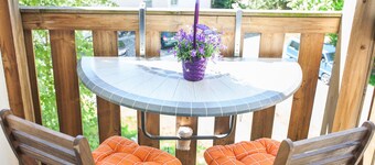 2 huoneen huoneisto, keittiö, kylpyhuone, parveke, kaapeli-TV, langaton internet, hiljainen - lähellä keskustaa