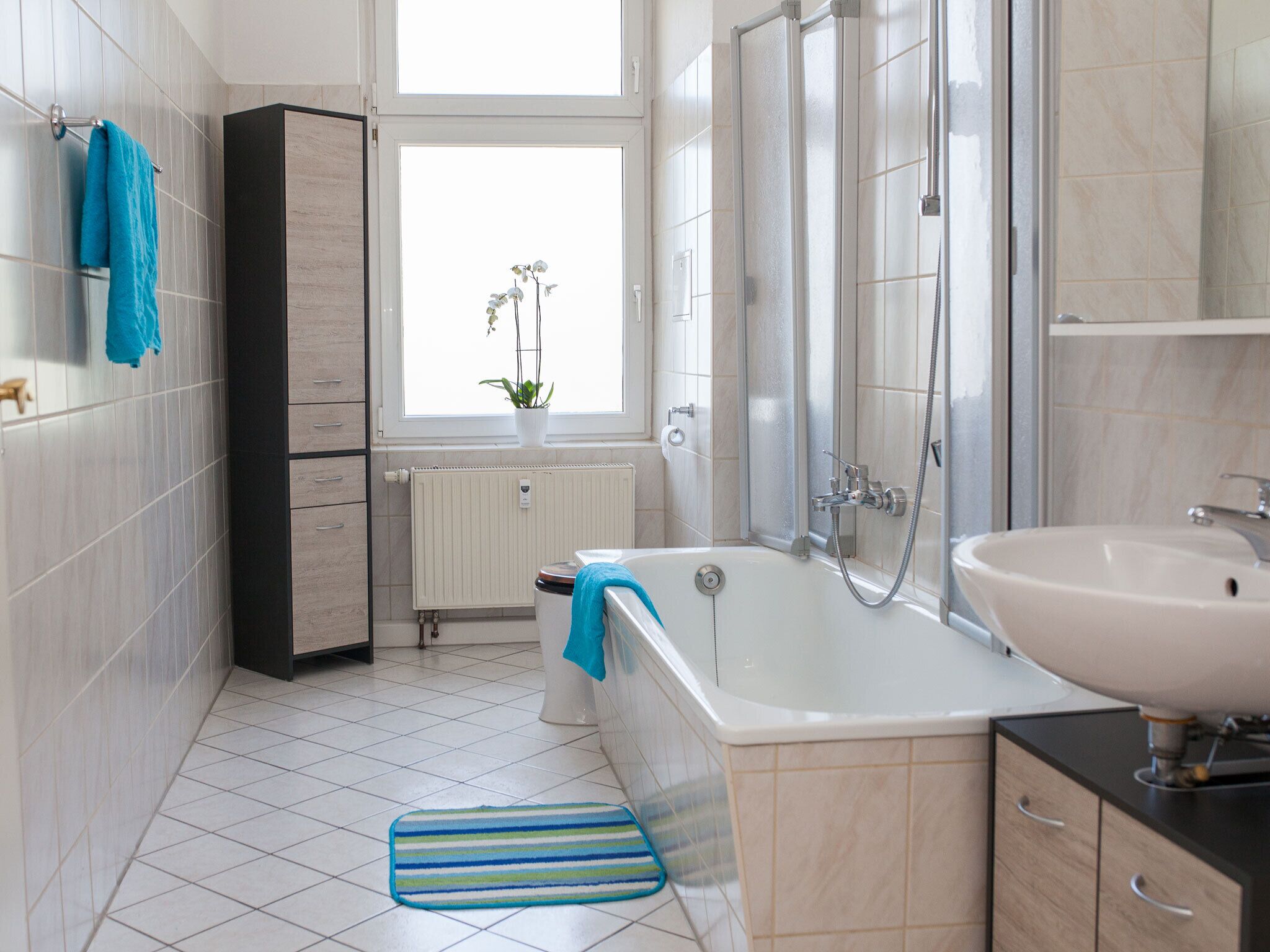 Combined shower/tub, hair dryer, towels, soap