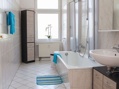 2 Zimmer FeWo, Küche, Bad, Balkon, Kabel-TV, WLAN, ruhig - Nähe Innenstadt
