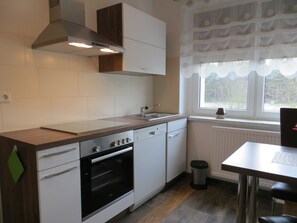 Kjøleskap, ovn og oppvaskmaskin