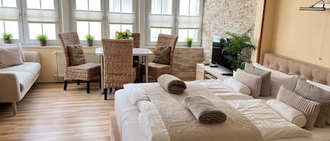 2 habitaciones, tabla de planchar con plancha, cuna de viaje y wifi