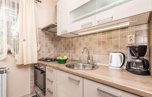 Geladeira, cooktop, lava-louças, cafeteira/chaleira