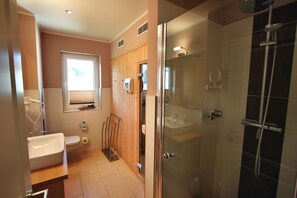 Dusche, Haartrockner, Toilettenpapier