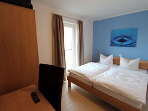 3 habitaciones, caja de seguridad en la habitación y escritorio 