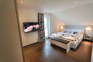 3 bedrooms, in-room safe, travel cot, WiFi