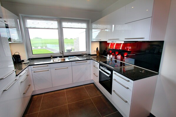 Køleskab, mikrobølgeovn, ovn, opvaskemaskine